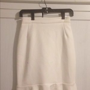 H&M Skirts - H&M WHITE PENCIL SKIRT WITH RUFFLE HEM SIZE 4 H&M Skirts - H&M WHITE PENCIL SKIRT WITH RUFFLE HEM SIZE 4